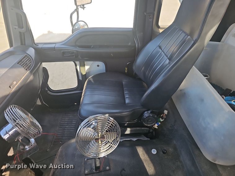 image for item EJ5995 1999 Isuzu FSR paint striper truck