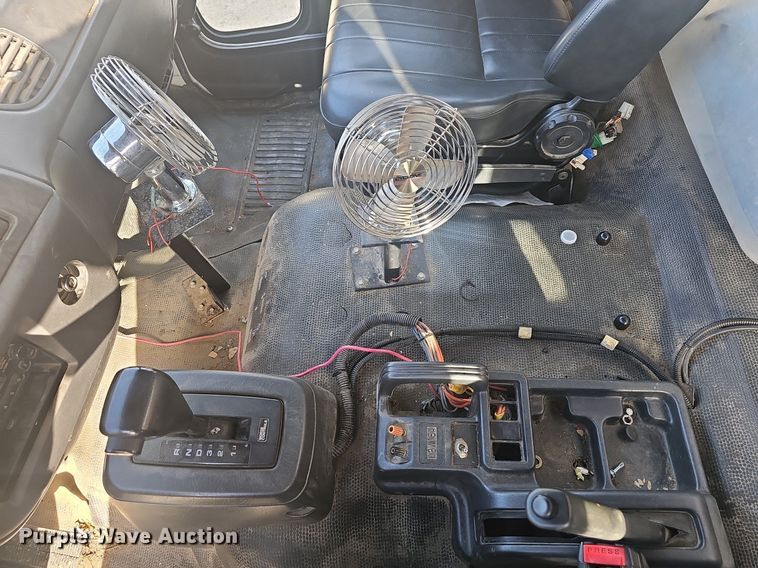 image for item EJ5995 1999 Isuzu FSR paint striper truck