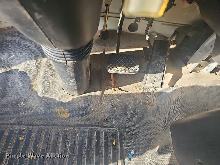 image for item EJ5995 1999 Isuzu FSR paint striper truck