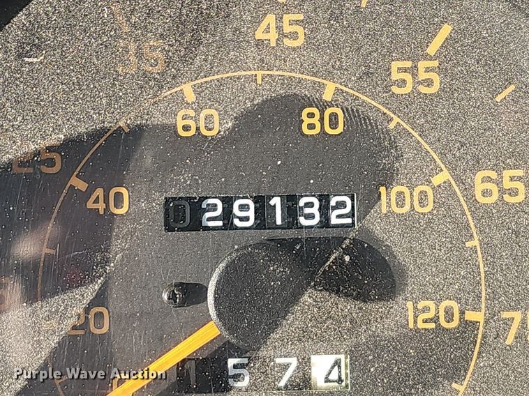 image for item EJ5995 1999 Isuzu FSR paint striper truck