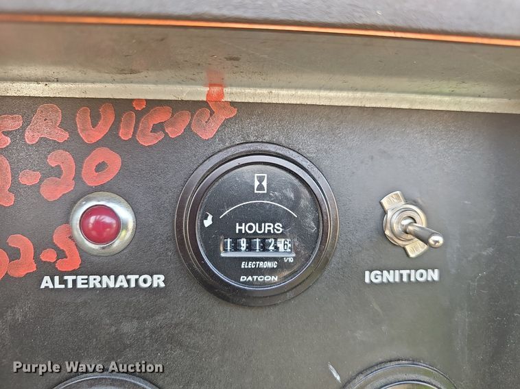 image for item EJ5995 1999 Isuzu FSR paint striper truck