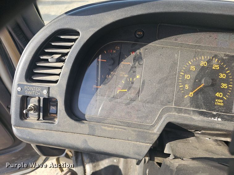 image for item EJ5995 1999 Isuzu FSR paint striper truck