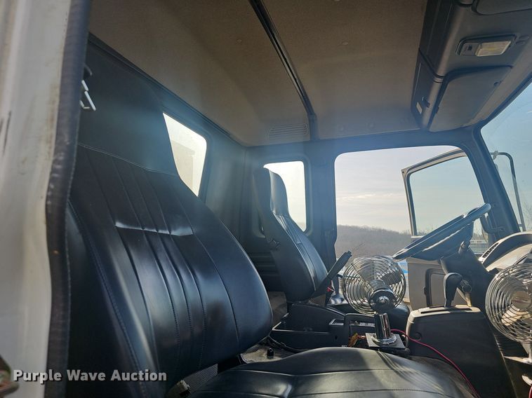 image for item EJ5995 1999 Isuzu FSR paint striper truck