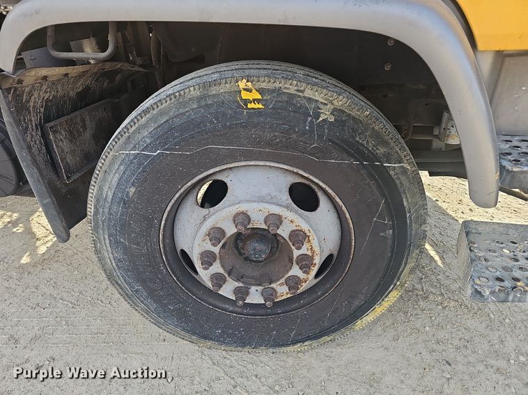 image for item EJ5995 1999 Isuzu FSR paint striper truck