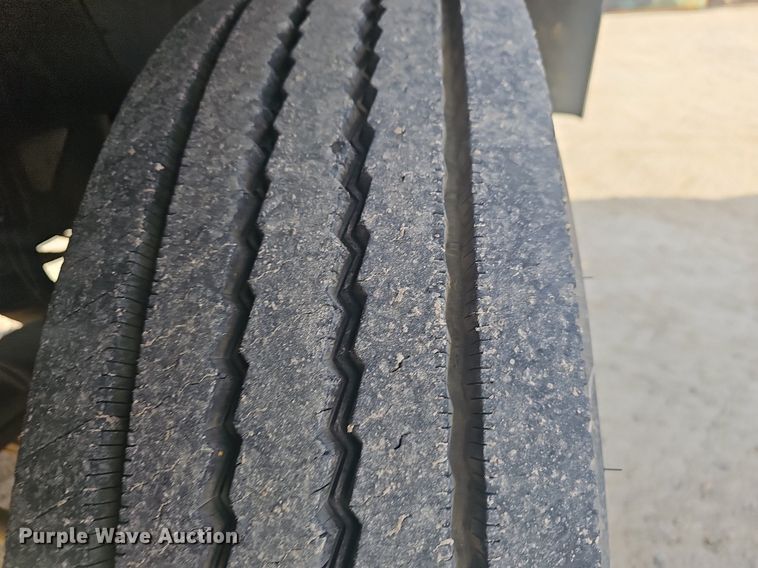 image for item EJ5995 1999 Isuzu FSR paint striper truck