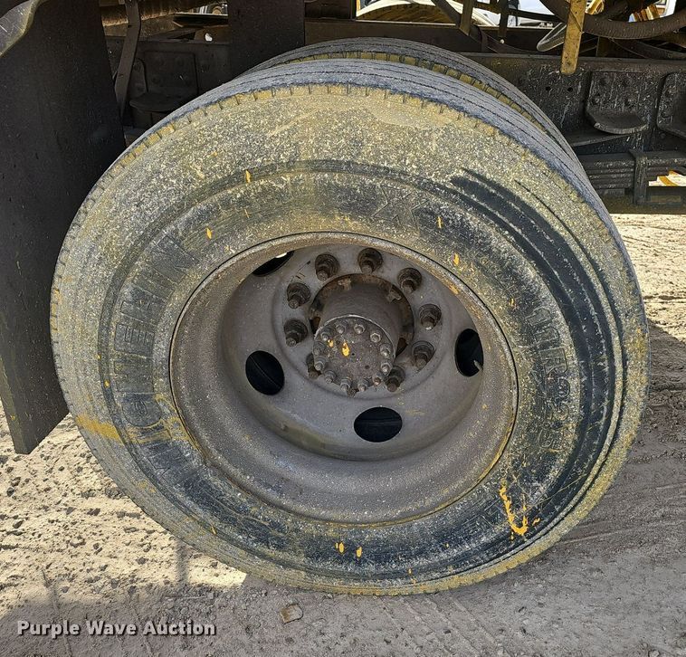 image for item EJ5995 1999 Isuzu FSR paint striper truck