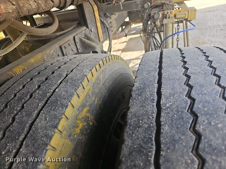 image for item EJ5995 1999 Isuzu FSR paint striper truck