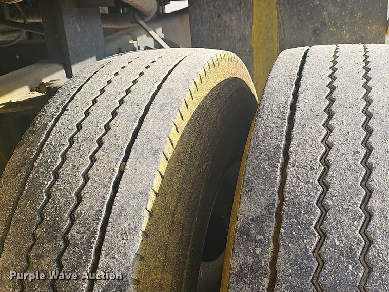 image for item EJ5995 1999 Isuzu FSR paint striper truck