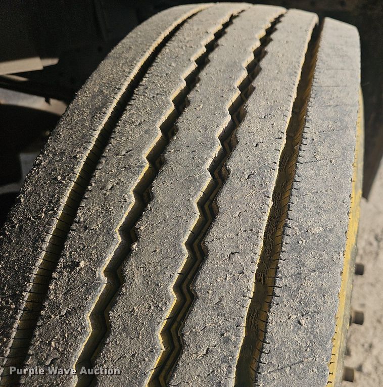 image for item EJ5995 1999 Isuzu FSR paint striper truck