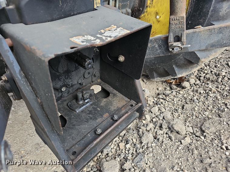 image for item EJ5996 1998 John Deere 5210 tractor