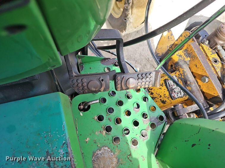 image for item EJ5996 1998 John Deere 5210 tractor