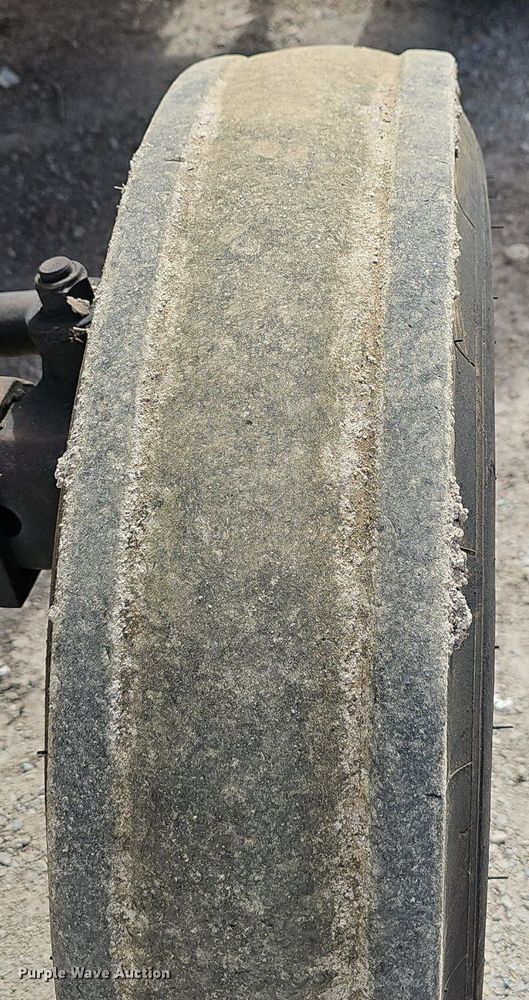 image for item EJ5996 1998 John Deere 5210 tractor