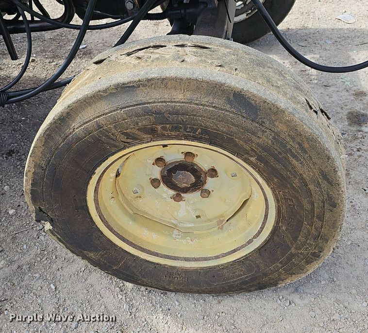 image for item EJ5996 1998 John Deere 5210 tractor