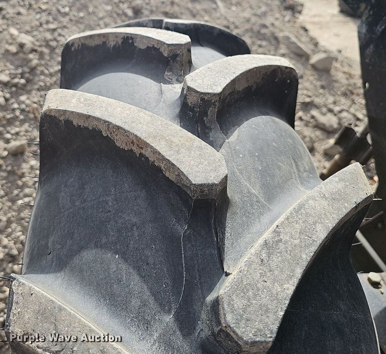 image for item EJ5996 1998 John Deere 5210 tractor