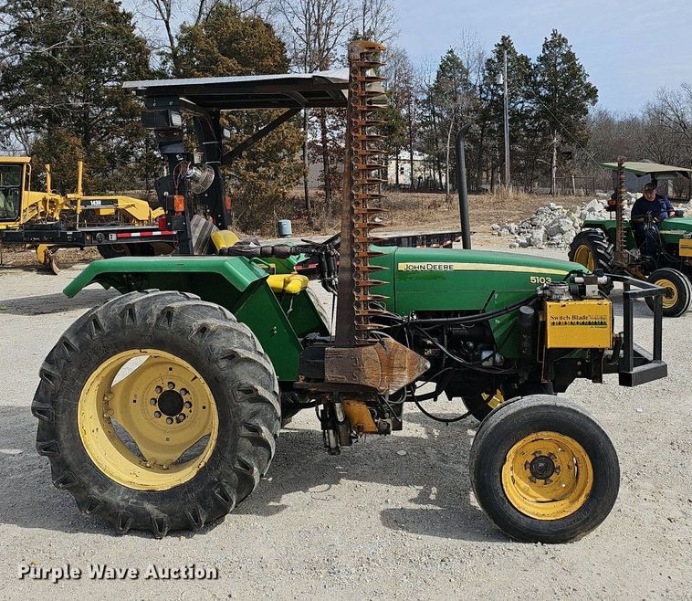 image for item EJ5997 2004 John Deere 5103 tractor