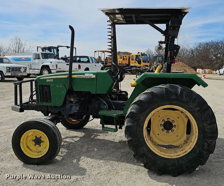 image for item EJ5997 2004 John Deere 5103 tractor