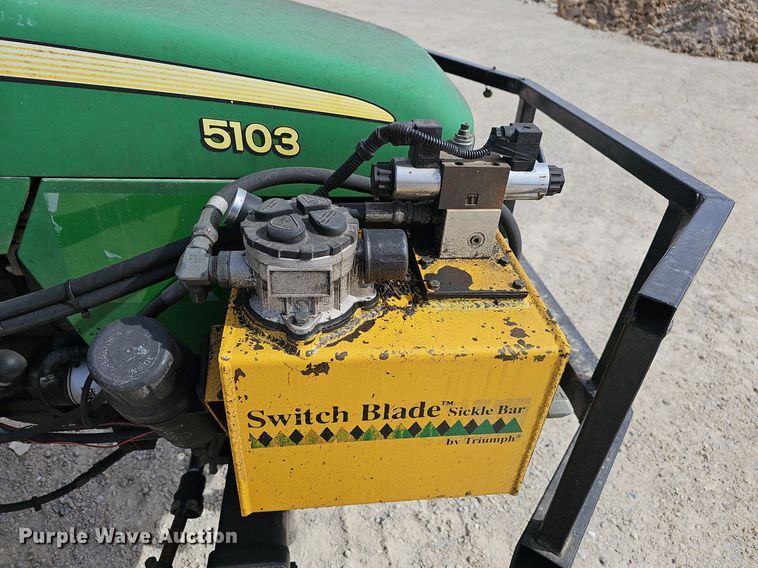 image for item EJ5997 2004 John Deere 5103 tractor