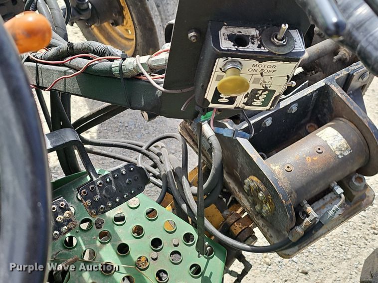 image for item EJ5997 2004 John Deere 5103 tractor