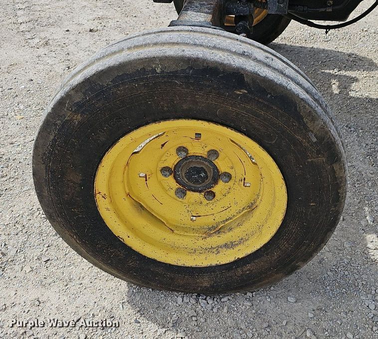 image for item EJ5997 2004 John Deere 5103 tractor