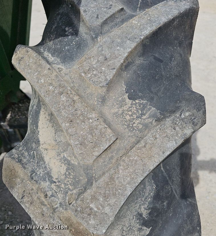 image for item EJ5997 2004 John Deere 5103 tractor