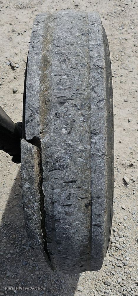 image for item EJ5997 2004 John Deere 5103 tractor