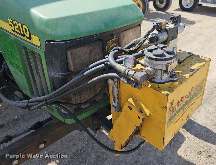 image for item EJ5998 1998 John Deere 5210 tractor