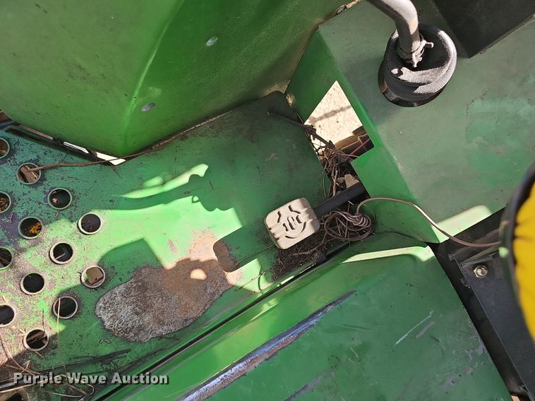 image for item EJ5998 1998 John Deere 5210 tractor