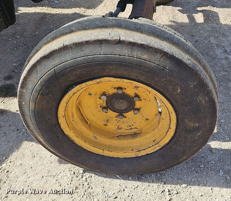 image for item EJ5998 1998 John Deere 5210 tractor