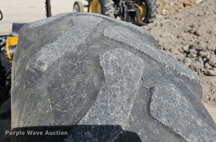 image for item EJ5998 1998 John Deere 5210 tractor