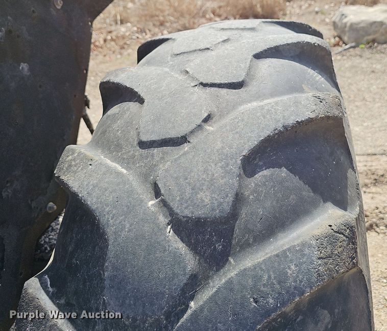 image for item EJ5998 1998 John Deere 5210 tractor