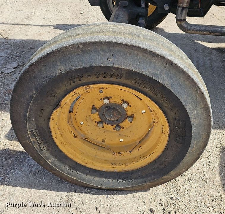 image for item EJ5998 1998 John Deere 5210 tractor