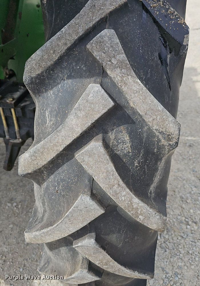 image for item EJ5999 2005 John Deere 5103 tractor