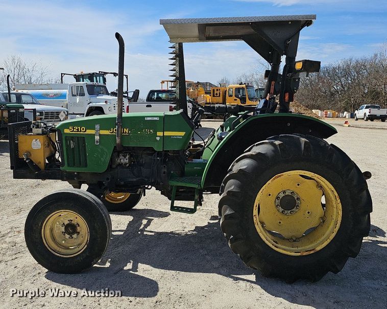 image for item EJ6000 2001 John Deere 5210 tractor