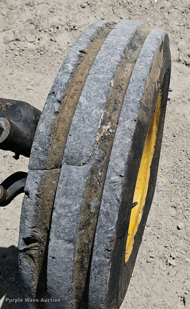 image for item EJ6000 2001 John Deere 5210 tractor