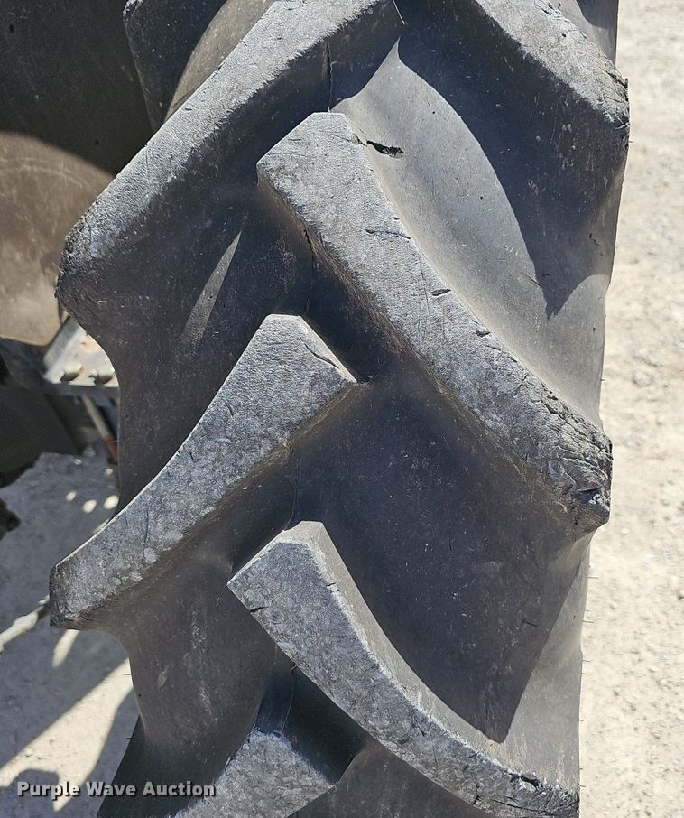 image for item EJ6000 2001 John Deere 5210 tractor