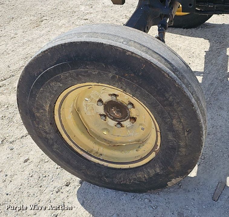 image for item EJ6000 2001 John Deere 5210 tractor