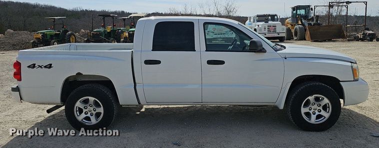 image for item EJ6001 2007 Dodge Dakota SLT Quad Cab pickup truck