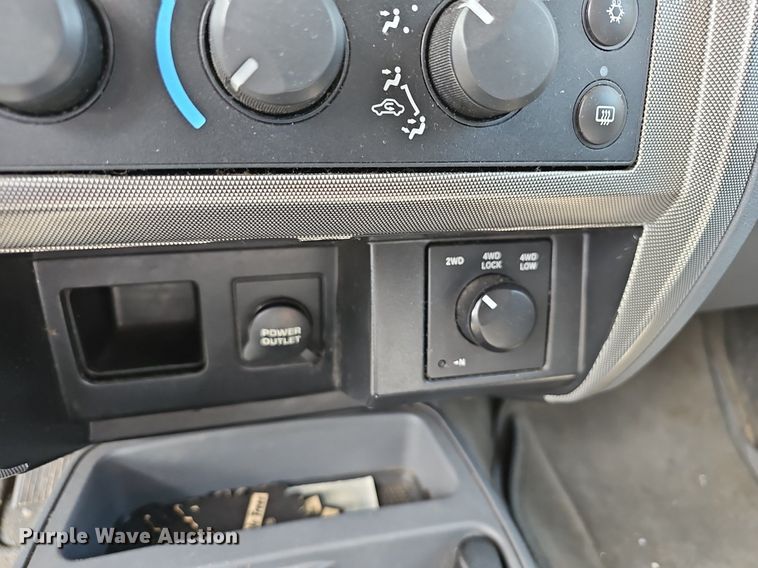 image for item EJ6001 2007 Dodge Dakota SLT Quad Cab pickup truck