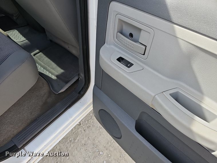 image for item EJ6001 2007 Dodge Dakota SLT Quad Cab pickup truck