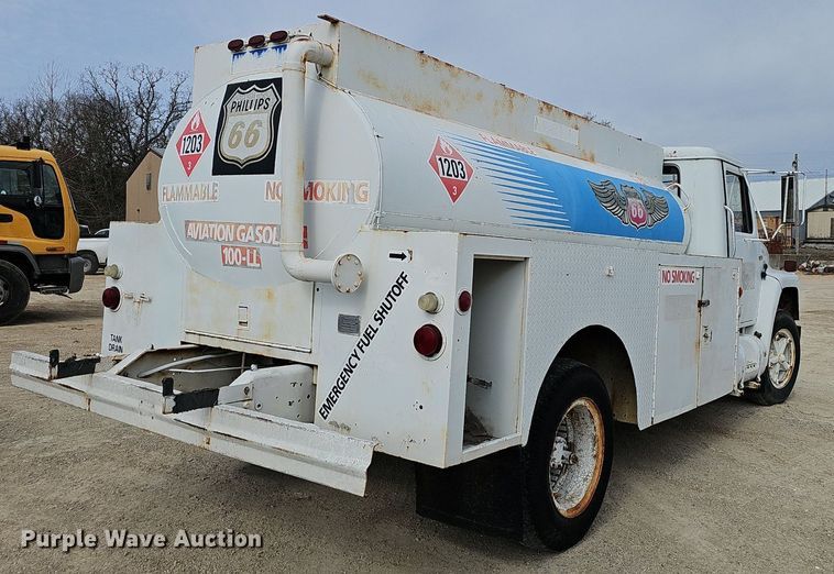 image for item EJ6003 1983 International 1754 fuel truck