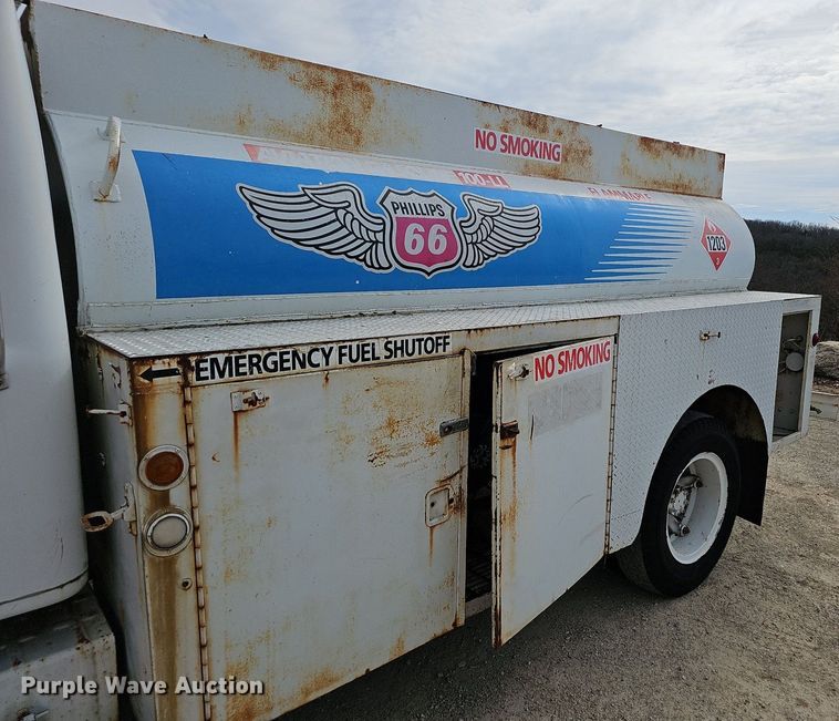 image for item EJ6003 1983 International 1754 fuel truck