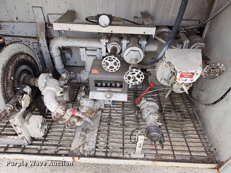 image for item EJ6003 1983 International 1754 fuel truck