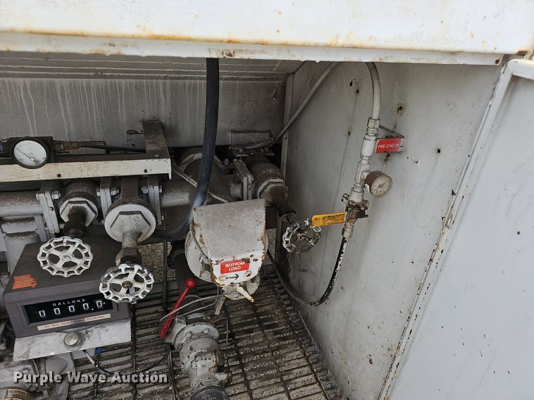 image for item EJ6003 1983 International 1754 fuel truck