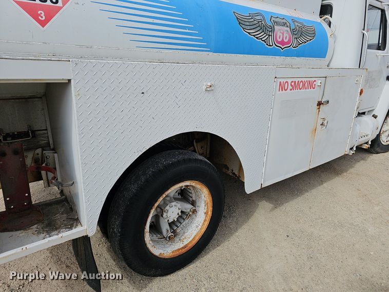 image for item EJ6003 1983 International 1754 fuel truck