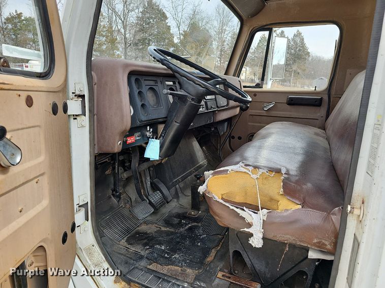 image for item EJ6003 1983 International 1754 fuel truck