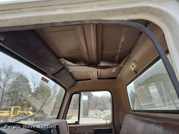 image for item EJ6003 1983 International 1754 fuel truck