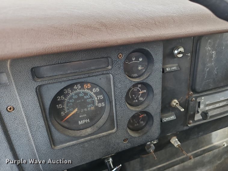 image for item EJ6003 1983 International 1754 fuel truck