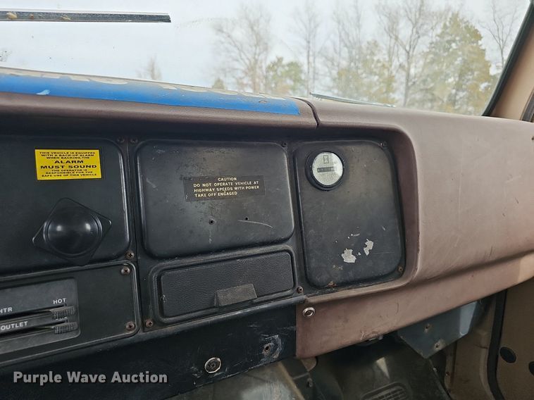 image for item EJ6003 1983 International 1754 fuel truck