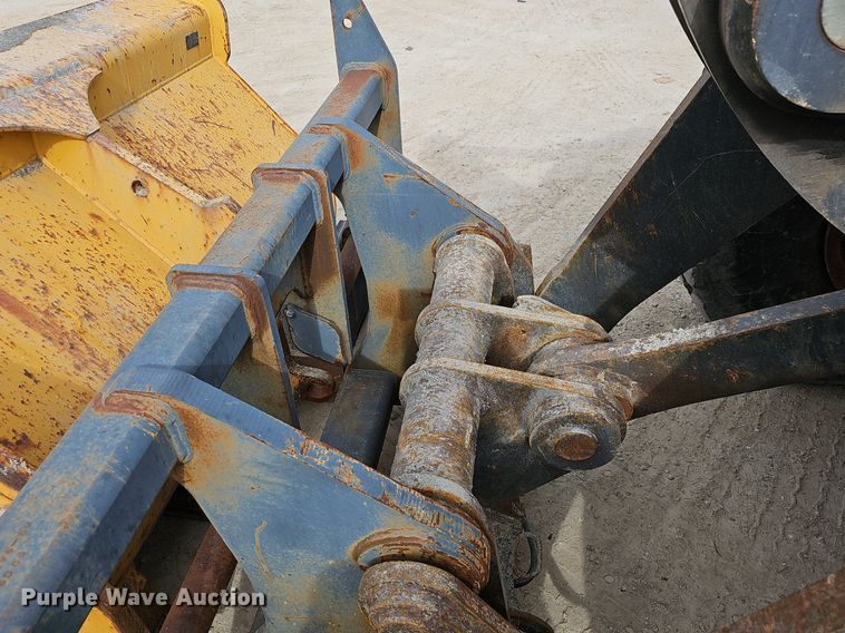 image for item EJ6004 2005 John Deere 624J wheel loader