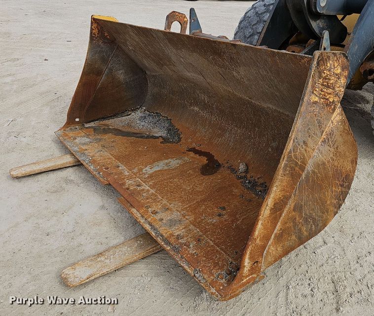 image for item EJ6004 2005 John Deere 624J wheel loader